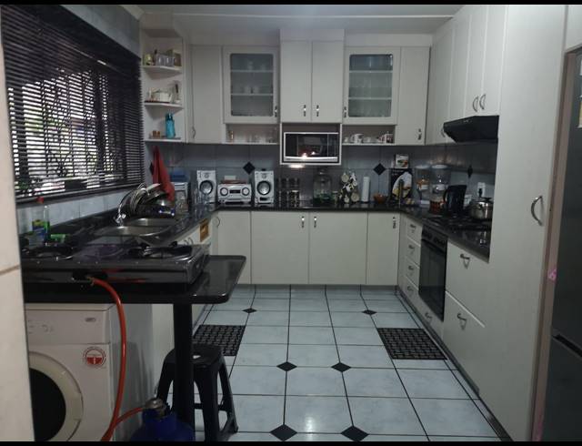 5 BEDROOM FREEHOLD FOR SALE IN HOWICK WEST